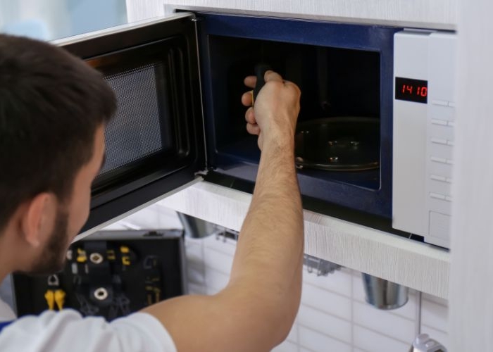 sửa lò vi sóng không nóng